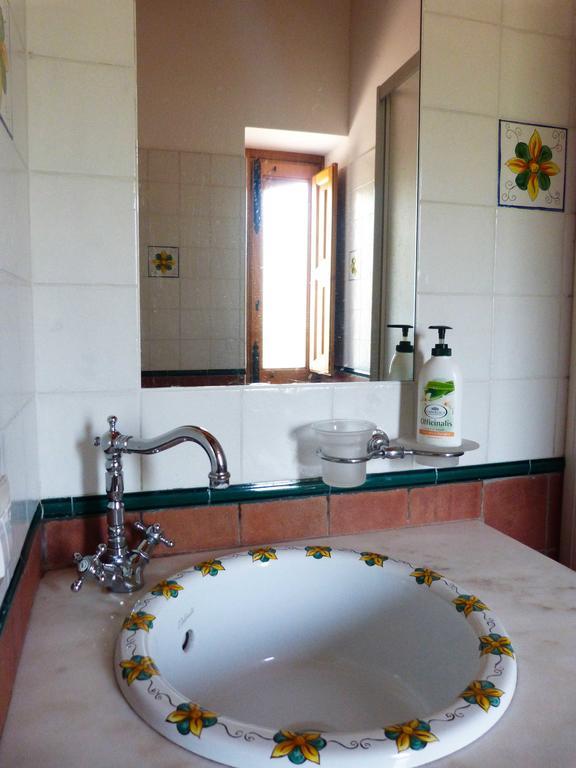 L'Orto Dei Semplici Guest House Маскали Екстериор снимка